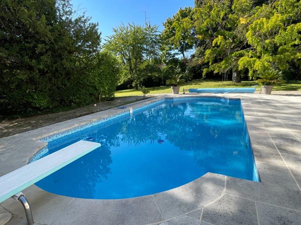 Maison à vendre 16 pièces, 10 chambres, 600 m2, piscine, garage, terrain 4537 m2 LOUVECIENNES (78)