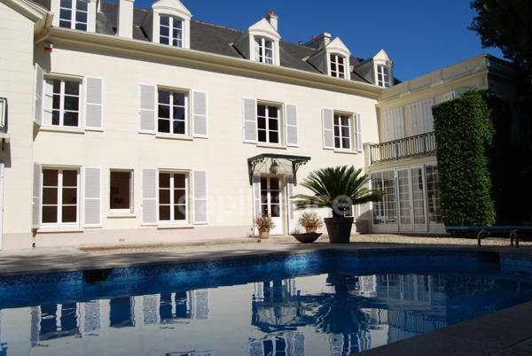 Maison à vendre 16 pièces, 10 chambres, 600 m2, piscine, garage, terrain 4537 m2 LOUVECIENNES (78)