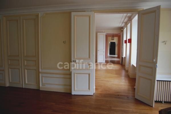 Maison à vendre 16 pièces, 10 chambres, 600 m2, piscine, garage, terrain 4537 m2 LOUVECIENNES (78)