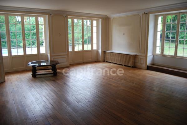 Maison à vendre 16 pièces, 10 chambres, 600 m2, piscine, garage, terrain 4537 m2 LOUVECIENNES (78)