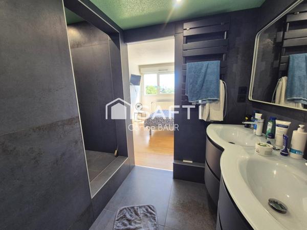 Appartement 4 pièces - 2 chambres - 2 salles de bain - 1 place de parking - 1 cave