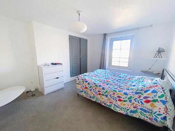 EXCLUSIVITE SOUS COMPROMIS Maison de ville centre Yssingeaux / 7 chambres terrain plus garage