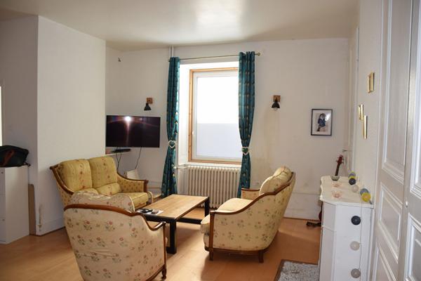 EXCLUSIVITE SOUS COMPROMIS Maison de ville centre Yssingeaux / 7 chambres terrain plus garage