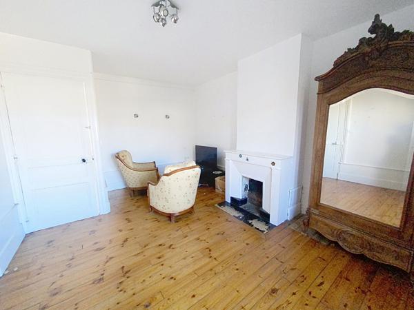 EXCLUSIVITE SOUS COMPROMIS Maison de ville centre Yssingeaux / 7 chambres terrain plus garage