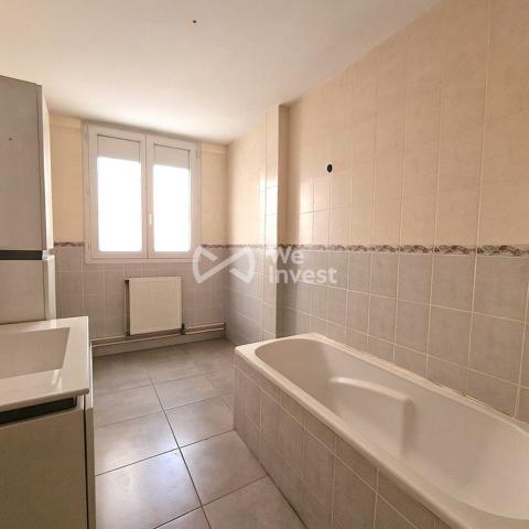MAISON/ Immeuble de 270 m² au Total