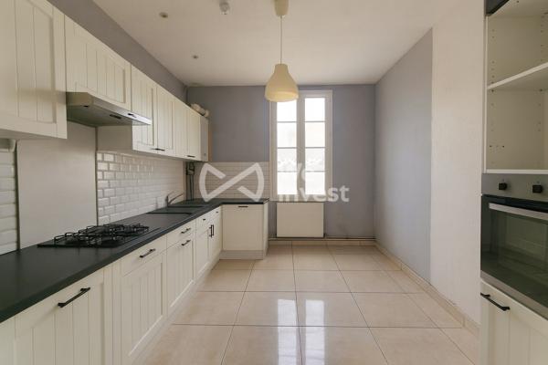 MAISON/ Immeuble de 270 m² au Total