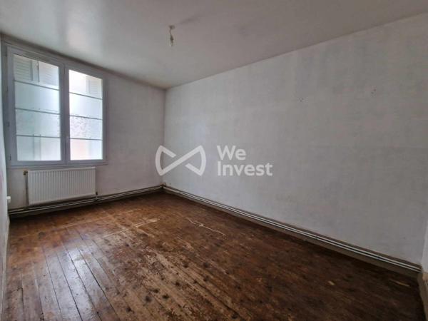 MAISON/ Immeuble de 270 m² au Total
