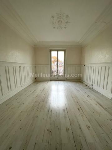 Villemomble Centre Ville au pied de la gare du Raincy 3 min RER...