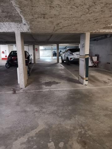 Parking / box 1 pièce 12 m2