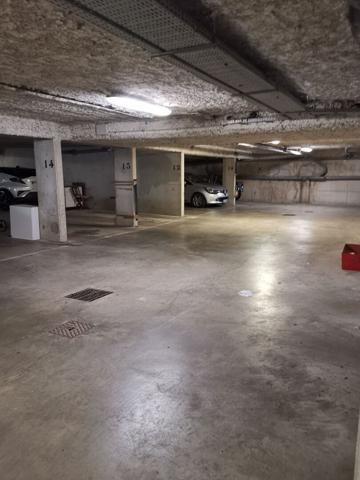 Parking / box 1 pièce 12 m2