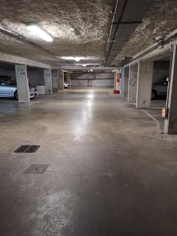 Parking / box 1 pièce 12 m2