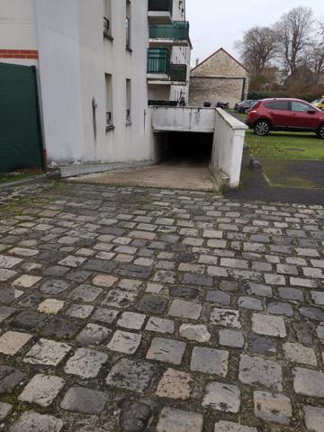 Parking / box 1 pièce 12 m2