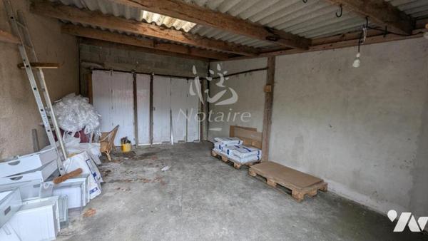 St-Pol-de-Léon hyper centre : local commercial (boulangerie) avec logement et jardin