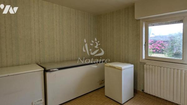 St-Pol-de-Léon hyper centre : local commercial (boulangerie) avec logement et jardin