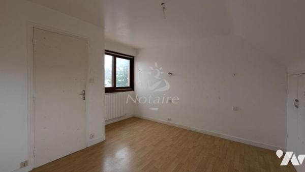 St-Pol-de-Léon hyper centre : local commercial (boulangerie) avec logement et jardin