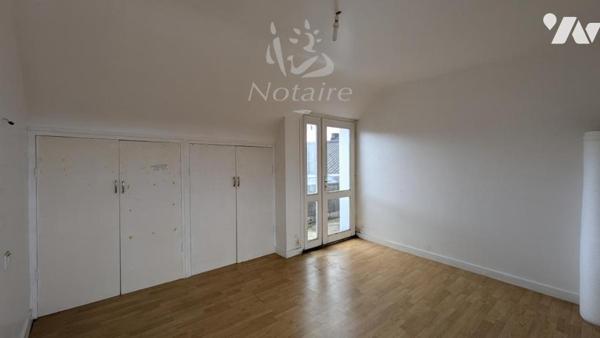 St-Pol-de-Léon hyper centre : local commercial (boulangerie) avec logement et jardin