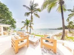 EXCLUSIVITE
Delphine MIRANDA pour BSK Immobilier
Sainte Anne - Section SEO - Résidence Pierre et Vacances
Vous souhaitez faire un investissement locatif au sein d'une résidence village vacances vouée à la location saisonnière alors j'ai l'appartement
qu'il vous faut!
Au sein de la résidence sécurisée de Pierre et Vacances bénéficiant d'un grand domaine dotée d'une cocoteraie , deux restaurants de plage ,
des animations, un club enfant, 2 piscines et un accès mer direct, cet appartement est idéal pour votre pied à terre et un investissement en
exploitation saisonnier.
Idéalement situé en bord de plage et à quelques minutes du centre-ville et des commodités vous offrez à vos vacanciers un site renommé et
recherché, et un pied à terre idyllique.
Notre appartement se compose d'une entrée avec rangements, une salle d'eau avec douche à l'italienne et toilettes, une pièce de vie
climatisée coin chambre, salon et bureau et une terrasse abritée avec cuisine aménagée vue dégagée sur le jardin de la résidence et dotée
d'une pleine vue mer directe .
Il est vendu meublé clé en main avec réservations en cours sur 2026- 2027 à reprendre.
Alors n'hésitez pas à me contacter pour de plus amples informations, accéder à la vidéo complète , merci de privilégier le premier contact par
whatsapp appel ou message .