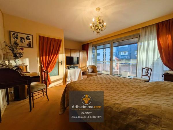 Vente                                                      Appartement
                        
                     5 pièces                      120 m2                     à Saint-Brieuc