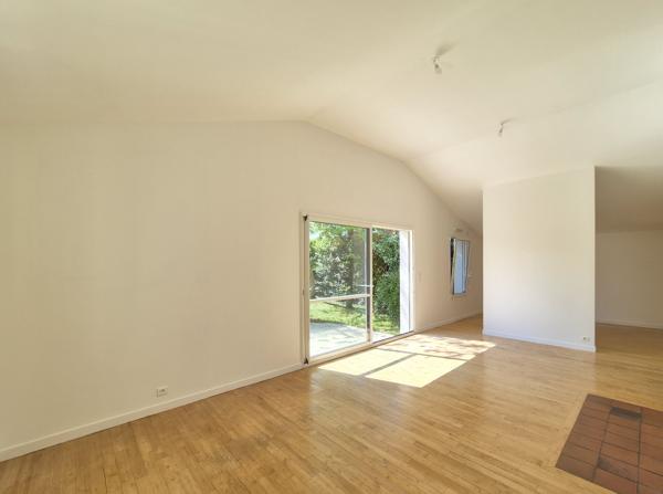 Maison
                                                                                                                                                                                                                                                                                                                        6 pièce(s)                                                                                                                                                                                                          4 chambre(s)                                                                                                                                                                                                          136  m²