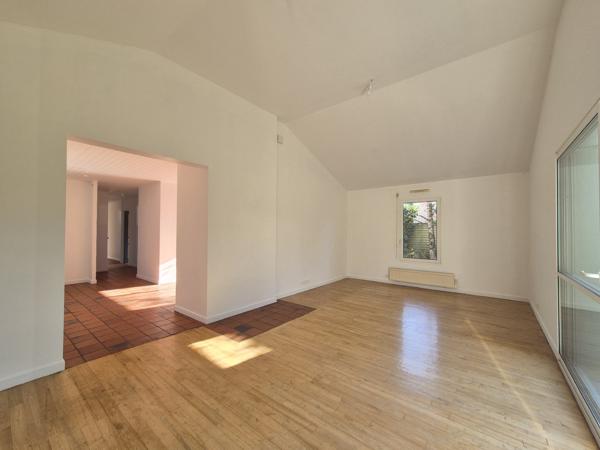 Maison
                                                                                                                                                                                                                                                                                                                        6 pièce(s)                                                                                                                                                                                                          4 chambre(s)                                                                                                                                                                                                          136  m²