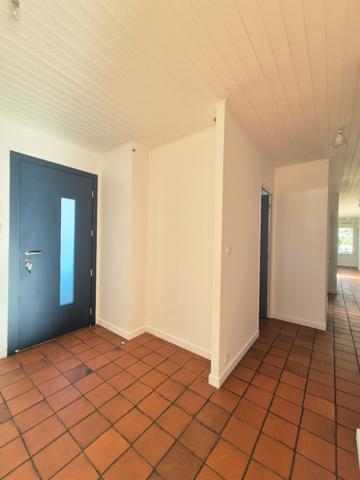 Maison
                                                                                                                                                                                                                                                                                                                        6 pièce(s)                                                                                                                                                                                                          4 chambre(s)                                                                                                                                                                                                          136  m²