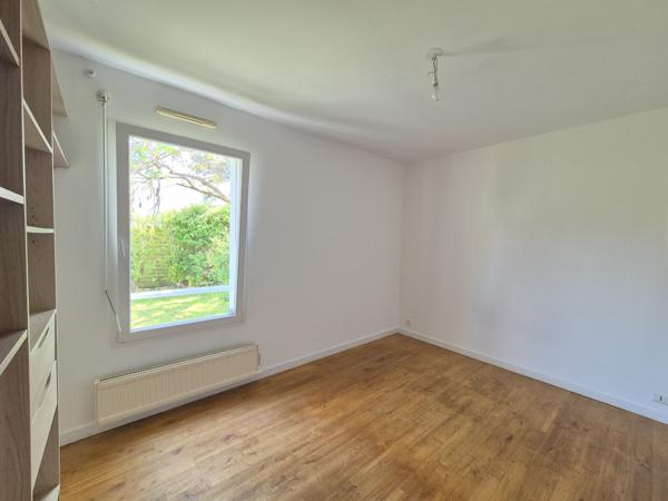 Maison
                                                                                                                                                                                                                                                                                                                        6 pièce(s)                                                                                                                                                                                                          4 chambre(s)                                                                                                                                                                                                          136  m²