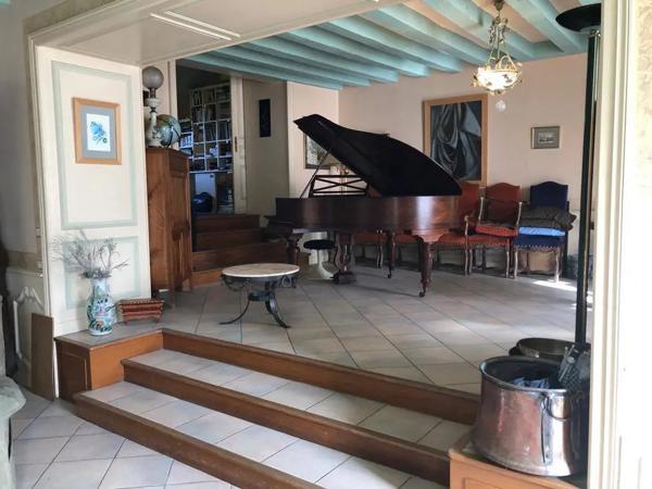 À Vendre : Maison Bourgeoise de Caractère au Coeur de Vaiges