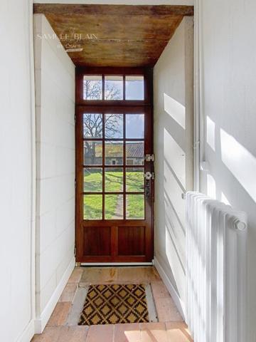 Hyper centre bourg, au calme.