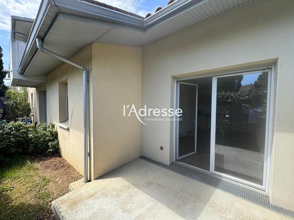 Exclusivité l'Adresse Immobilier - St Alban - T2 en rez-de-jardin avec terrasse, jardin privatif et 2 parkings