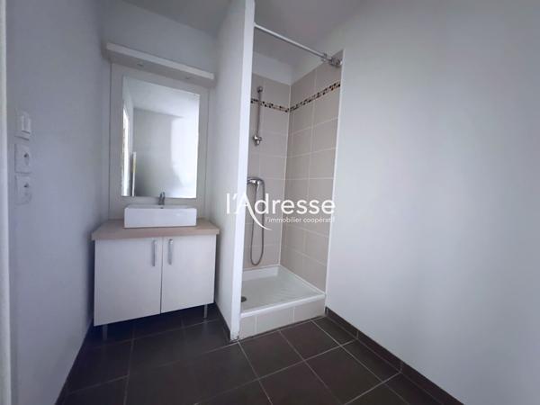 Exclusivité l'Adresse Immobilier - St Alban - T2 en rez-de-jardin avec terrasse, jardin privatif et 2 parkings