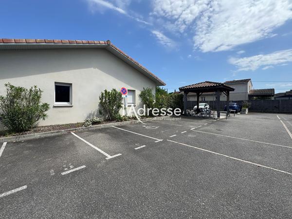 Exclusivité l'Adresse Immobilier - St Alban - T2 en rez-de-jardin avec terrasse, jardin privatif et 2 parkings