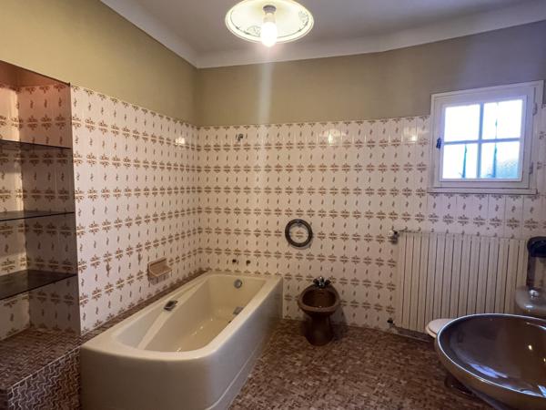 Maison d’architecte 5 chambres avec jardin clos, garage et beaux volumes – Beauvoir-sur-Mer