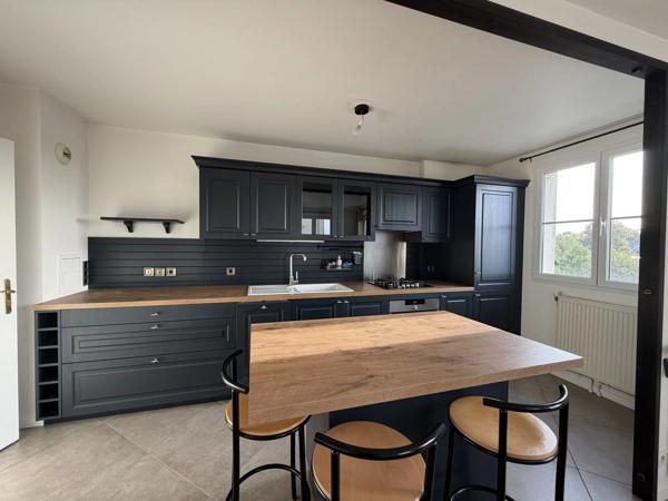 Vente                                                      Appartement
                        
                     3 pièces                      70 m2                     à Villers-Cotterêts
