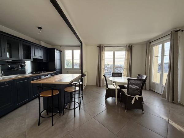 Vente                                                      Appartement
                        
                     3 pièces                      70 m2                     à Villers-Cotterêts