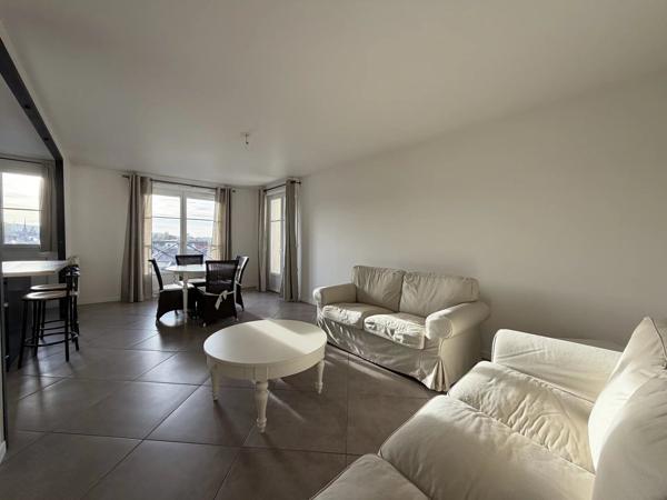 Vente                                                      Appartement
                        
                     3 pièces                      70 m2                     à Villers-Cotterêts