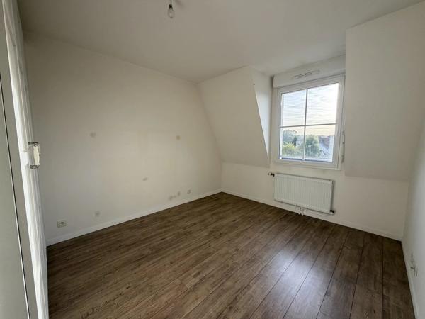 Vente                                                      Appartement
                        
                     3 pièces                      70 m2                     à Villers-Cotterêts