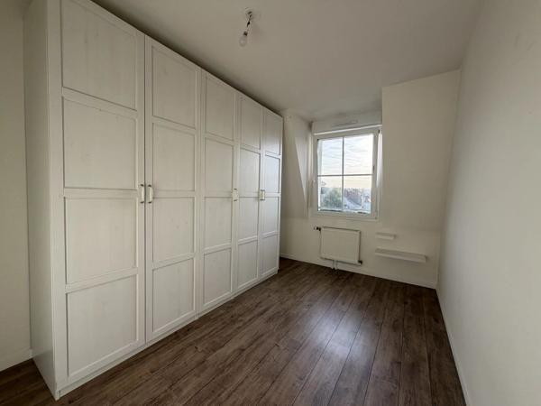 Vente                                                      Appartement
                        
                     3 pièces                      70 m2                     à Villers-Cotterêts