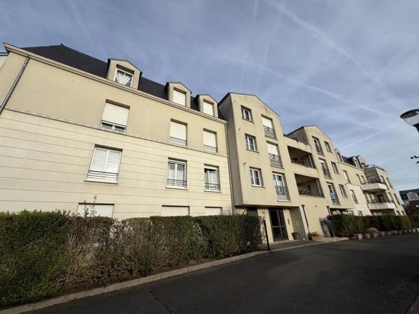 Vente                                                      Appartement
                        
                     3 pièces                      70 m2                     à Villers-Cotterêts