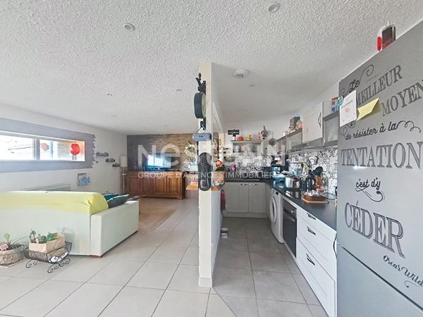 RETOURNAC ! EXCLUSIVITE Ancien corps de ferme rénové sur 1000 m2 de terrain clos et plat