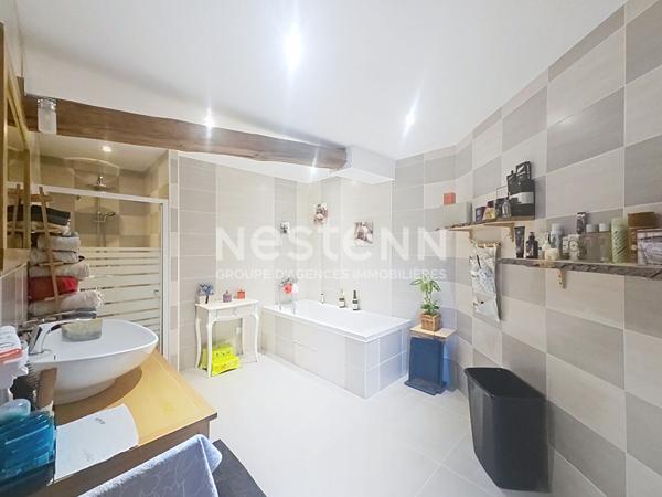 RETOURNAC ! EXCLUSIVITE Ancien corps de ferme rénové sur 1000 m2 de terrain clos et plat