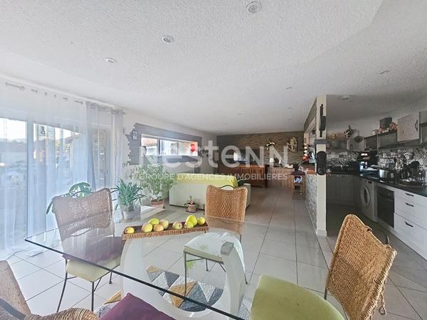 RETOURNAC ! EXCLUSIVITE Ancien corps de ferme rénové sur 1000 m2 de terrain clos et plat