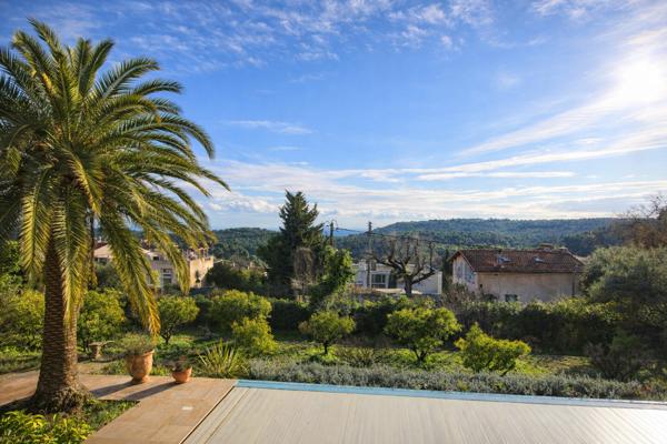 Vence, à 2 minutes à pied du centre, somptueuse villa de 321 m²