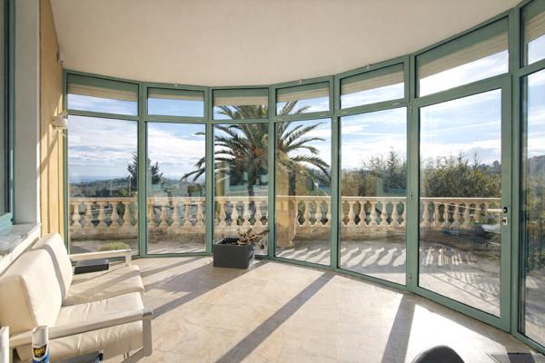 Vence, à 2 minutes à pied du centre, somptueuse villa de 321 m²