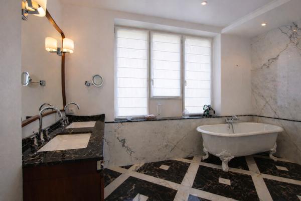 Vence, à 2 minutes à pied du centre, somptueuse villa de 321 m²