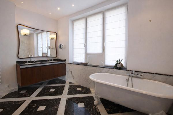 Vence, à 2 minutes à pied du centre, somptueuse villa de 321 m²