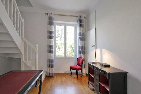 Vence, à 2 minutes à pied du centre, somptueuse villa de 321 m²