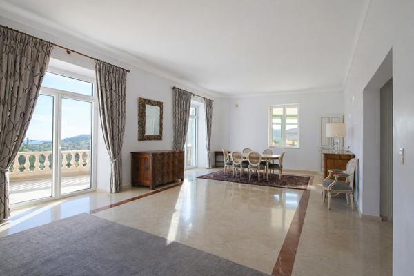 Vence, à 2 minutes à pied du centre, somptueuse villa de 321 m²
