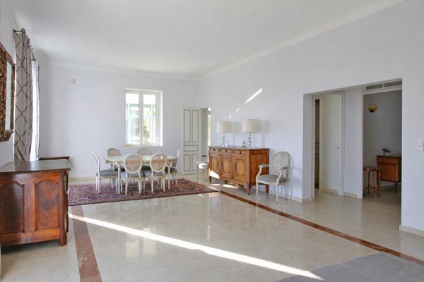 Vence, à 2 minutes à pied du centre, somptueuse villa de 321 m²
