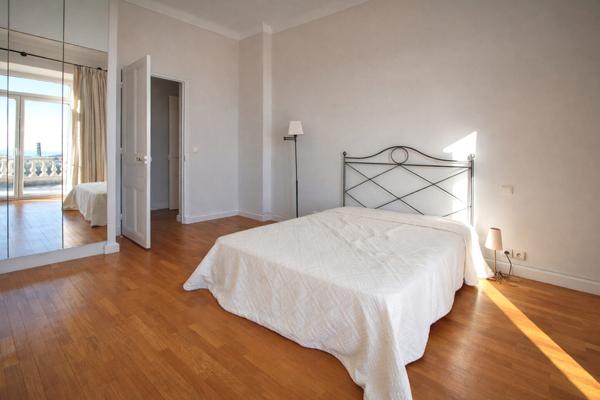 Vence, à 2 minutes à pied du centre, somptueuse villa de 321 m²