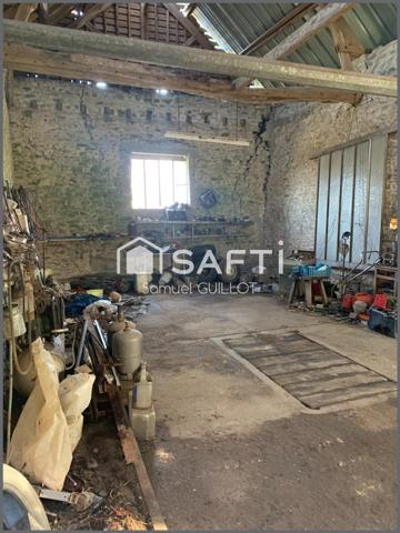 Maison en pierre à rénover avec grand terrain